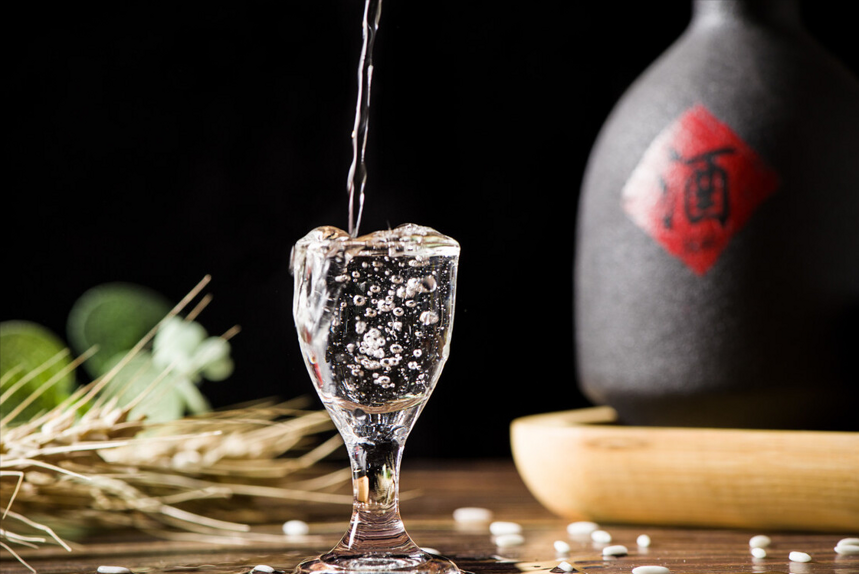 和洋酒相比,为何说白酒是“粮食精”?