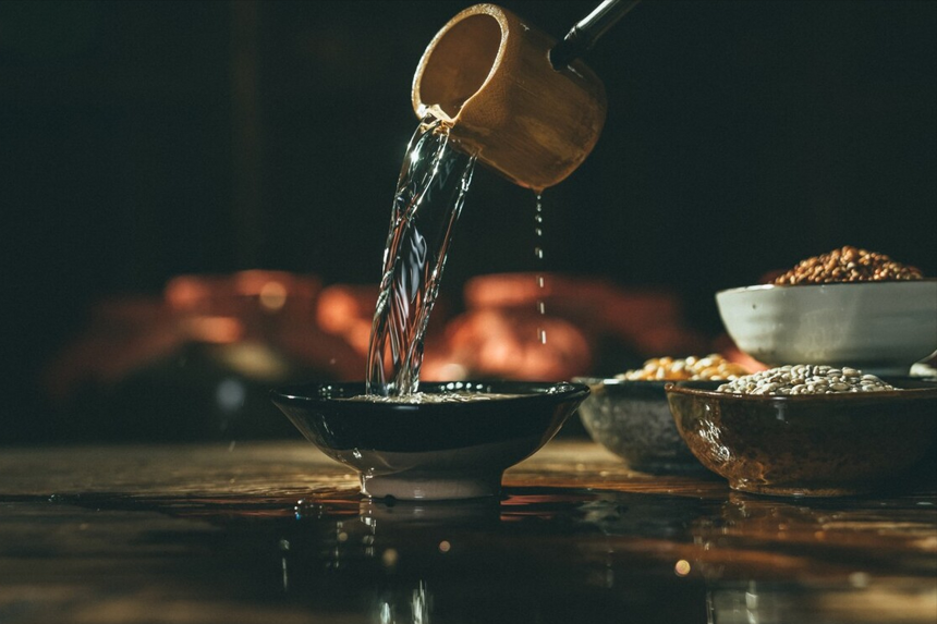 和洋酒相比,为何说白酒是“粮食精”?