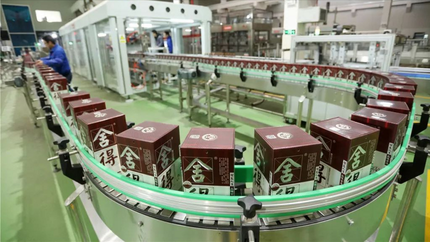 白酒应该“热着喝”还是“凉着喝”?区别很大,弄懂再喝好处多!