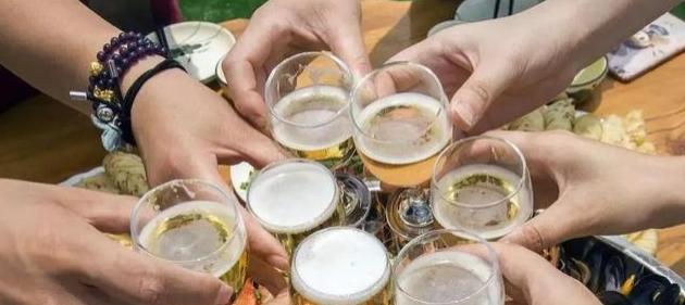 一杯白酒等于多少杯啤酒